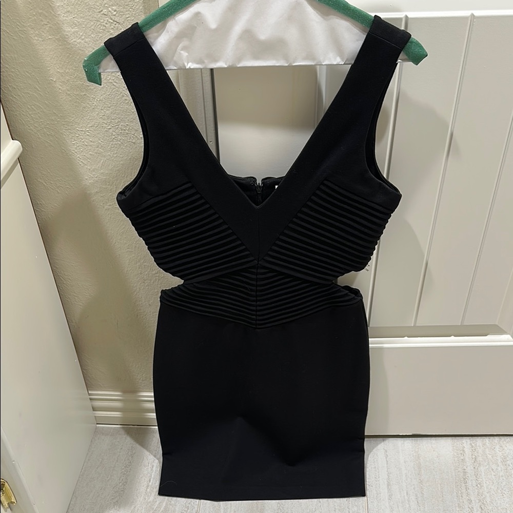 Chic Black Sleeveless Dress